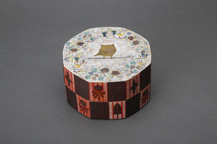 釉刻色絵金銀彩筥