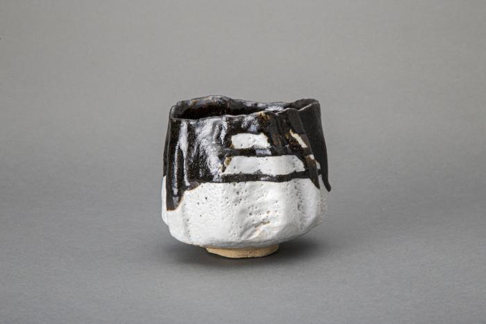志野黒茶盌