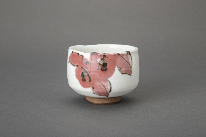 鉄絵銅彩椿文茶碗