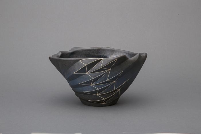 縹繧幾何文鉢「黎明」