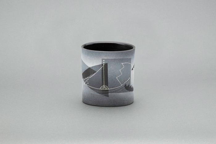 黒彩象嵌花器