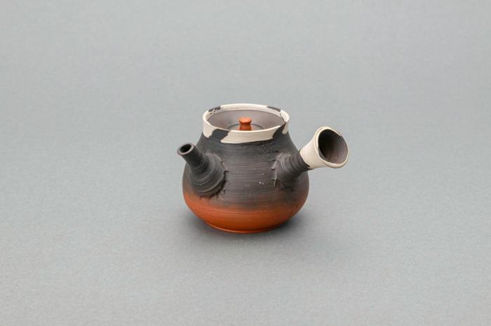 梨皮練込窯変茶注