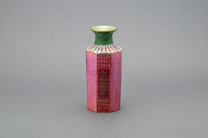 釉刻色絵金銀彩花器