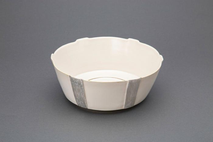 白釉刷毛目鉢