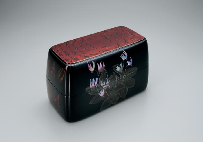 変塗蒔絵螺鈿箱「エゾエンゴサク」