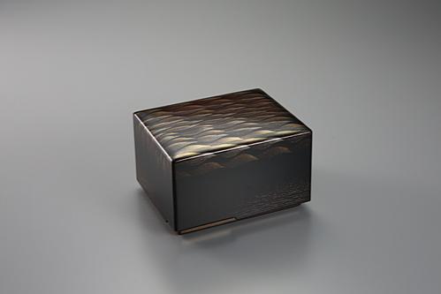 蒔絵箱「仲秋の波」