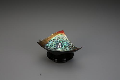 螺鈿香合「波に抱かれて」