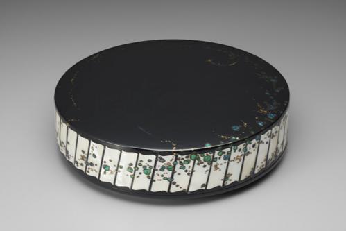 金胎螺鈿蒔絵漆箱「風の中へ」