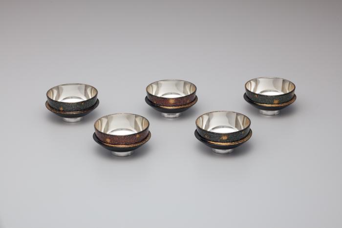 金胎青貝蒔絵酒器