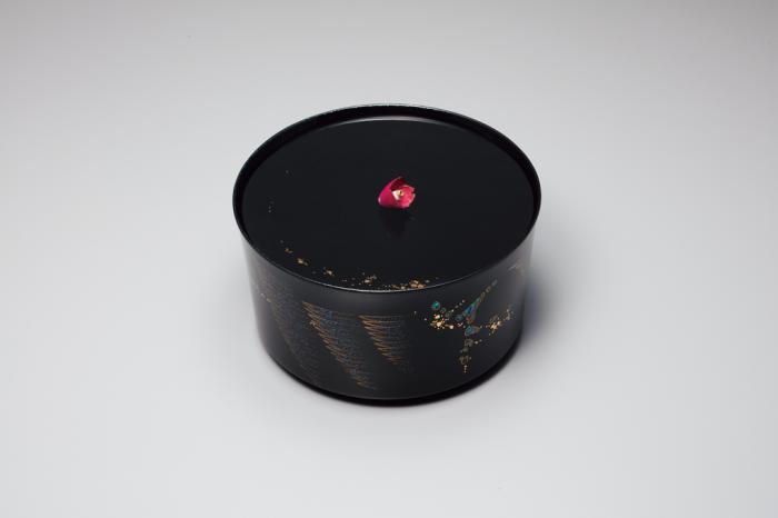 金胎蒔絵水指「椿」