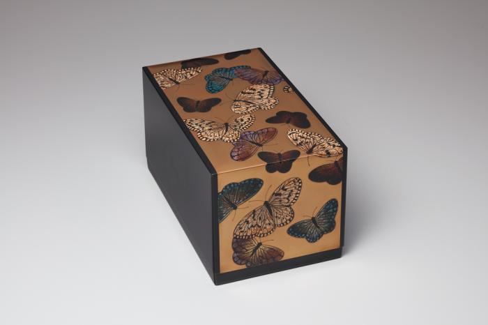 蝶文蒔絵箱「楽園」