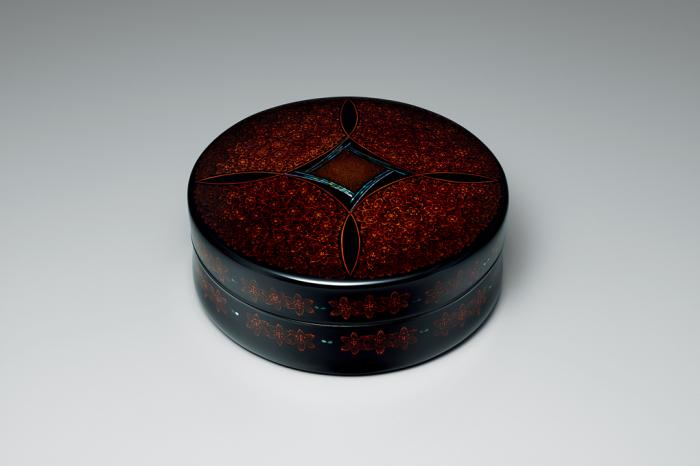 乾漆描蒟醬蓋物「華心」