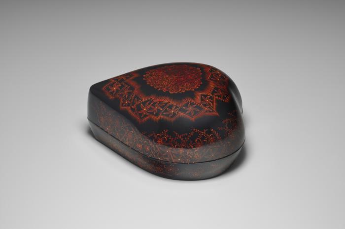 乾漆描蒟醬菓子器「花ひらく」