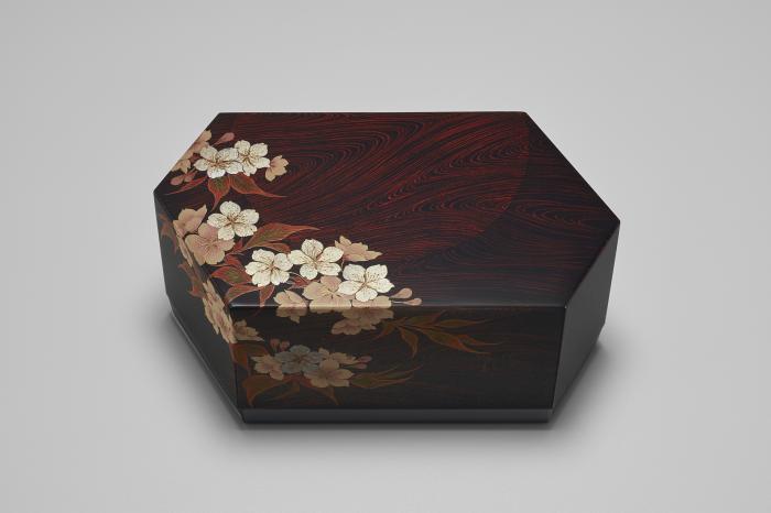 蒔絵六角箱「陽春」