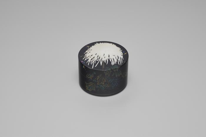 螺鈿蒔絵茶器「菊」
