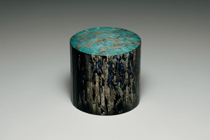 紙胎消粉透かし蒔絵漆箱「雪氷り」