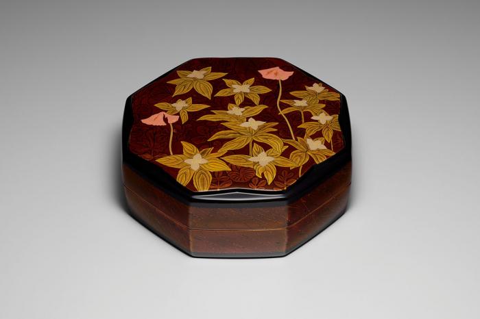 変塗蒔絵箱「ゴゼンタチバナ」