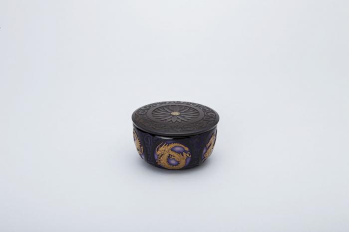 彫漆吉兆文菓子器