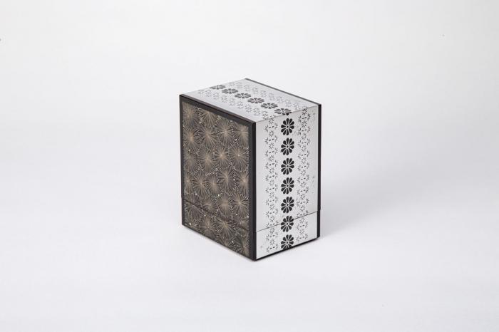 沈金象嵌宝石箱「重陽」