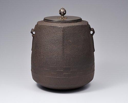 六角腰市松文筒釜
