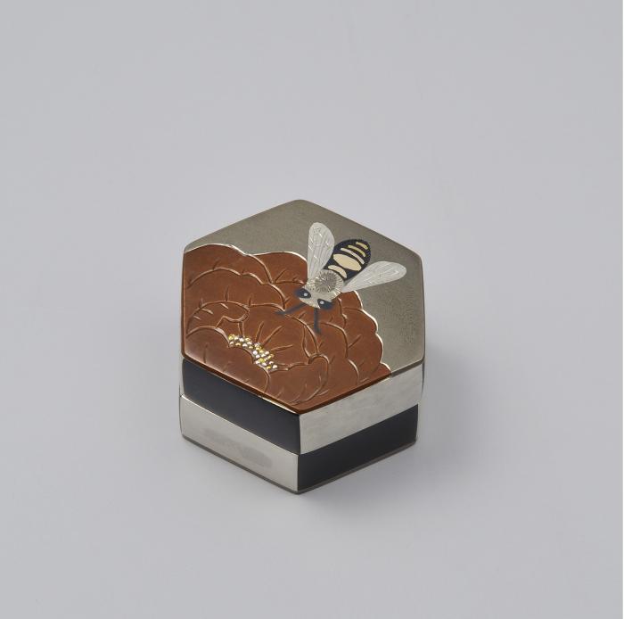 象嵌香合「蜜蜂」