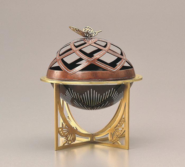 蝶小紋象嵌合子「花に集う」