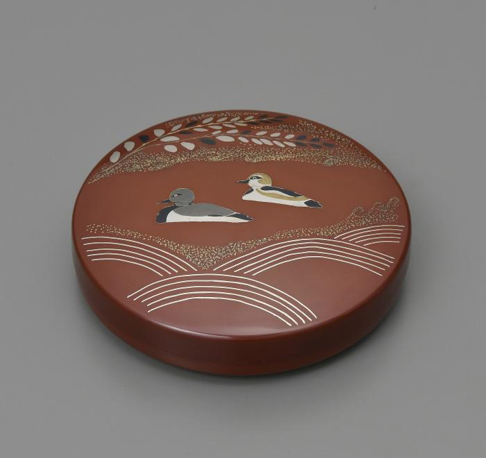 銅象嵌合子「水辺」