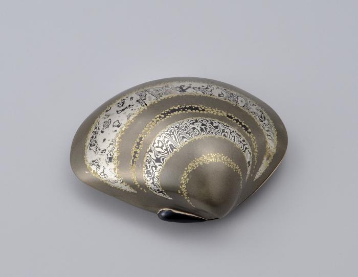 朧銀打出し蛤香合