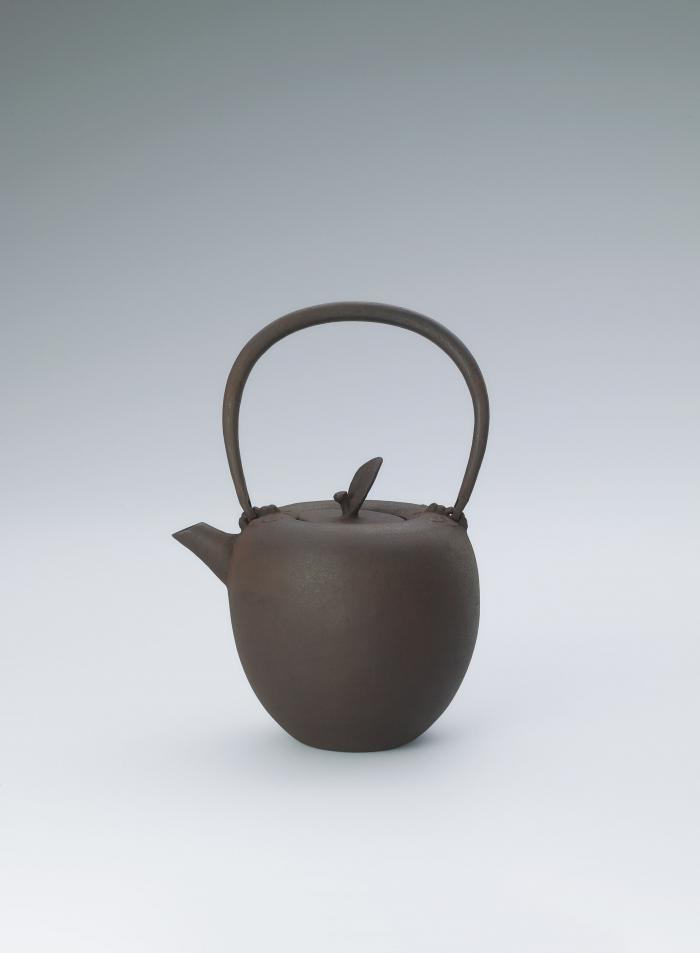鉄瓶「林檎・蜂」