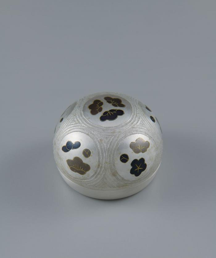 鍛銀平象嵌合子