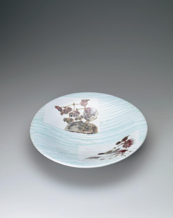 鉄絵銅彩秋海棠文鉢