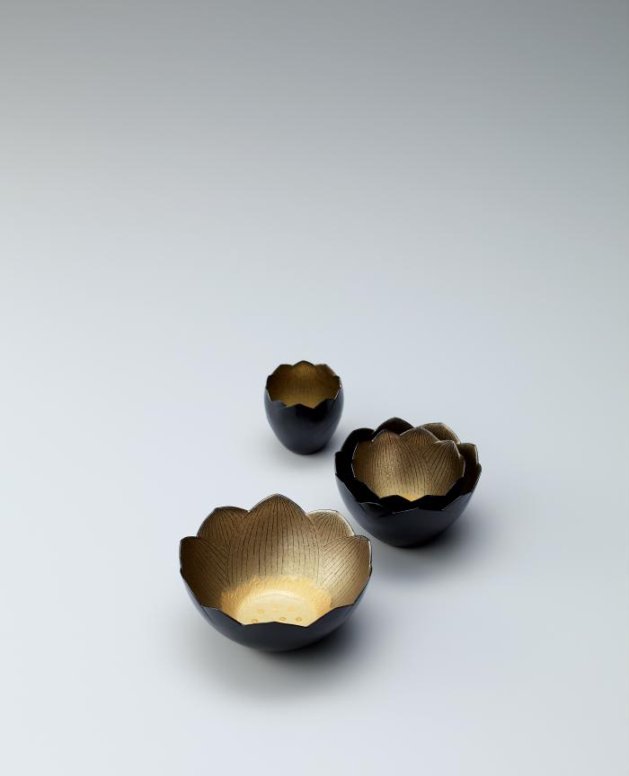 乾漆器「咲きはじめた花蓮」