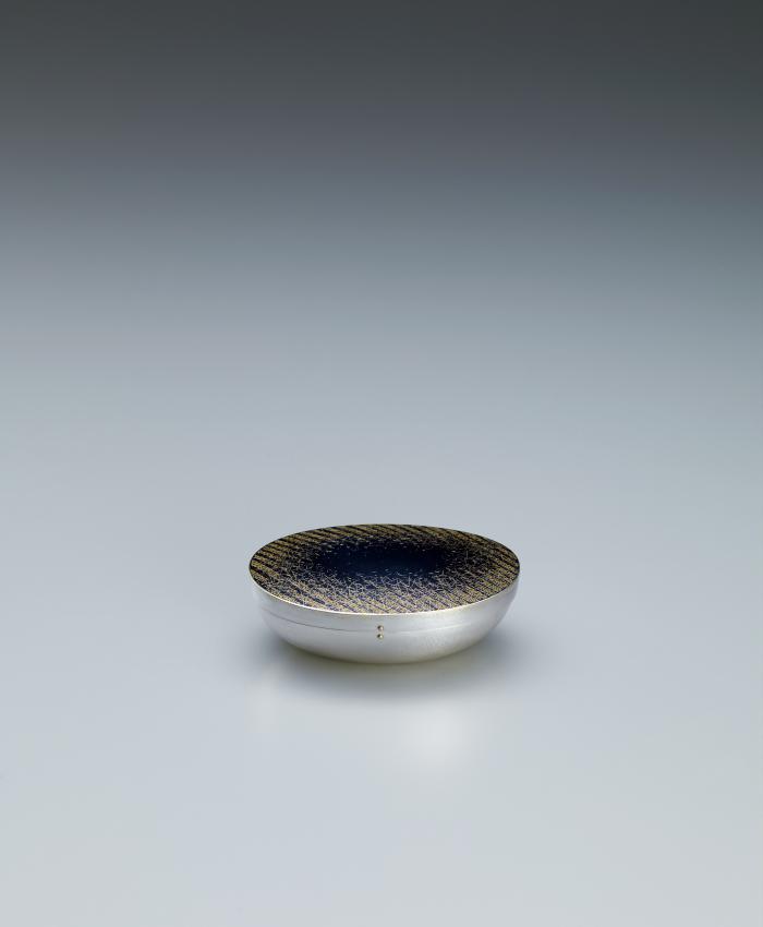 線刻金彩合子