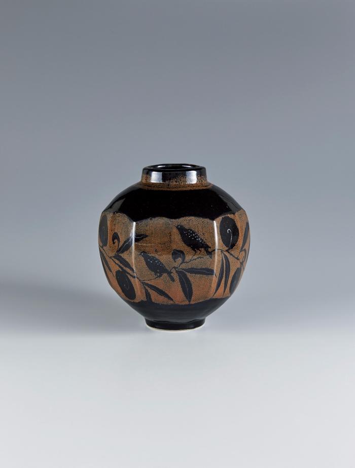 鉄釉鳥文壺
