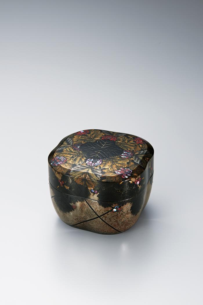 乾漆蒔絵漆箱「畔道」