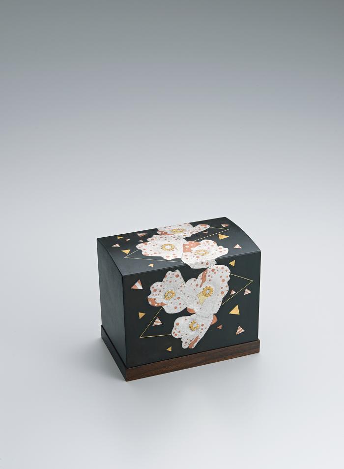 布目象嵌鉄箱「椿」
