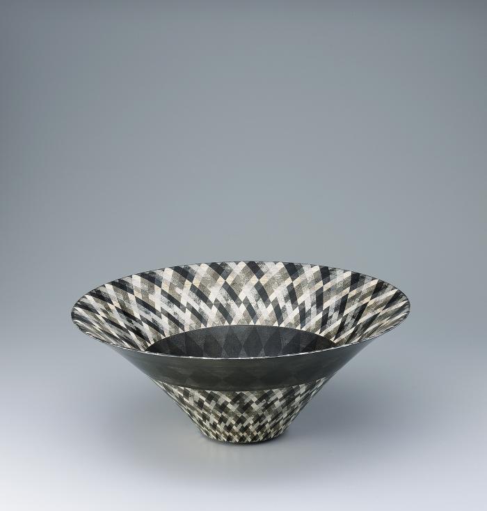 色絵黒晶文鉢