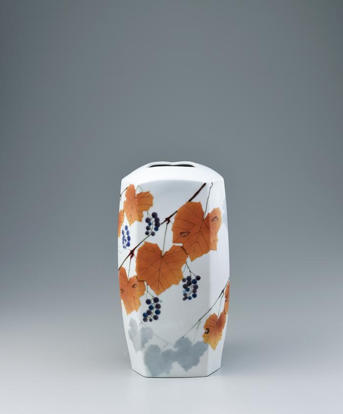 釉描加彩山葡萄図角柱壺