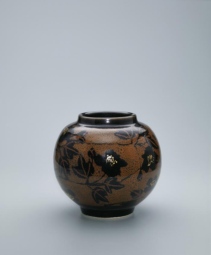 鉄釉草花文壺