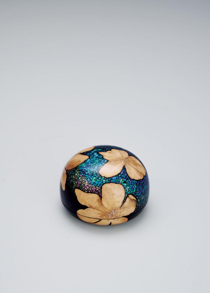 蒔絵香合「山茶花」