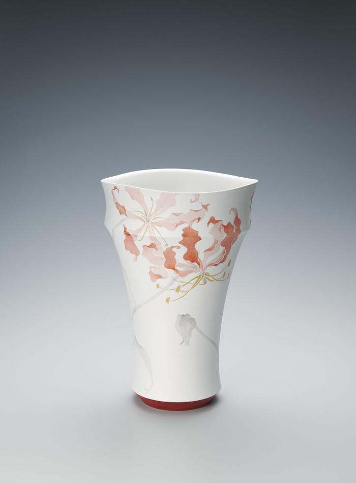 赤絵墨彩グロリオサ文花器