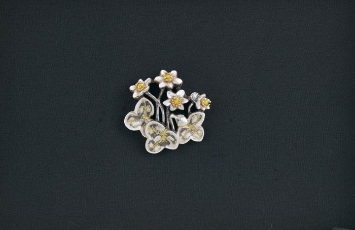雪割草 金具