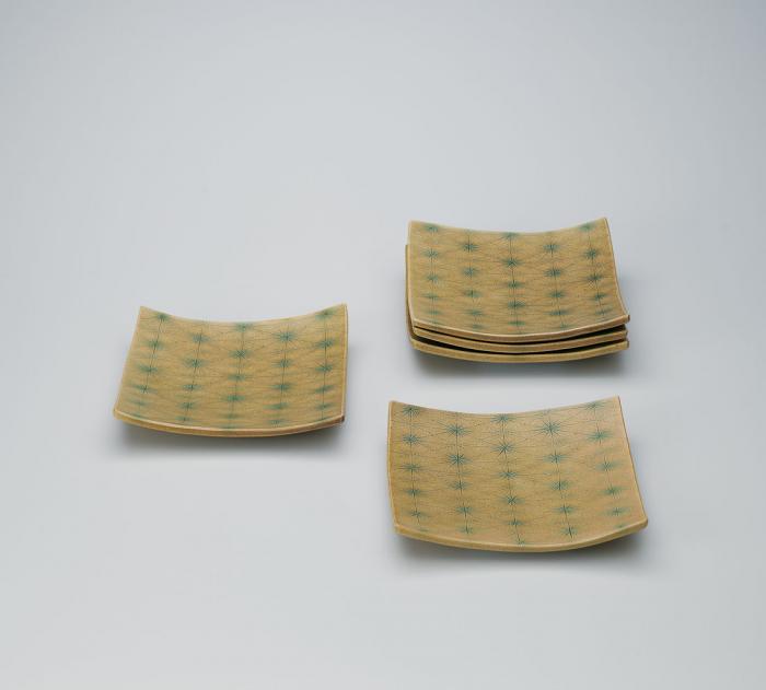 黄釉四方皿