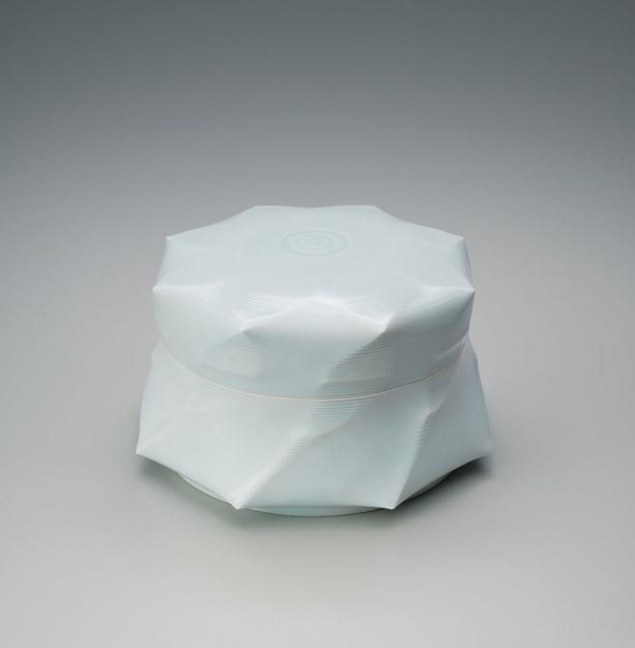 白磁水氷文蓋器