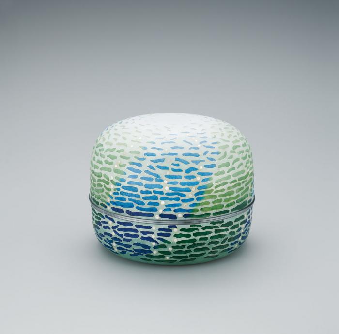 有線七宝蓋物「波間に」