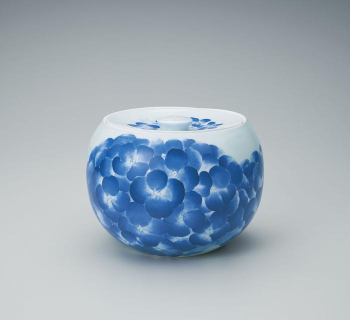 染付水指「紫陽花と傘」