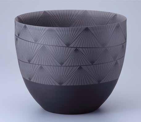 萬古黒線刻文花器