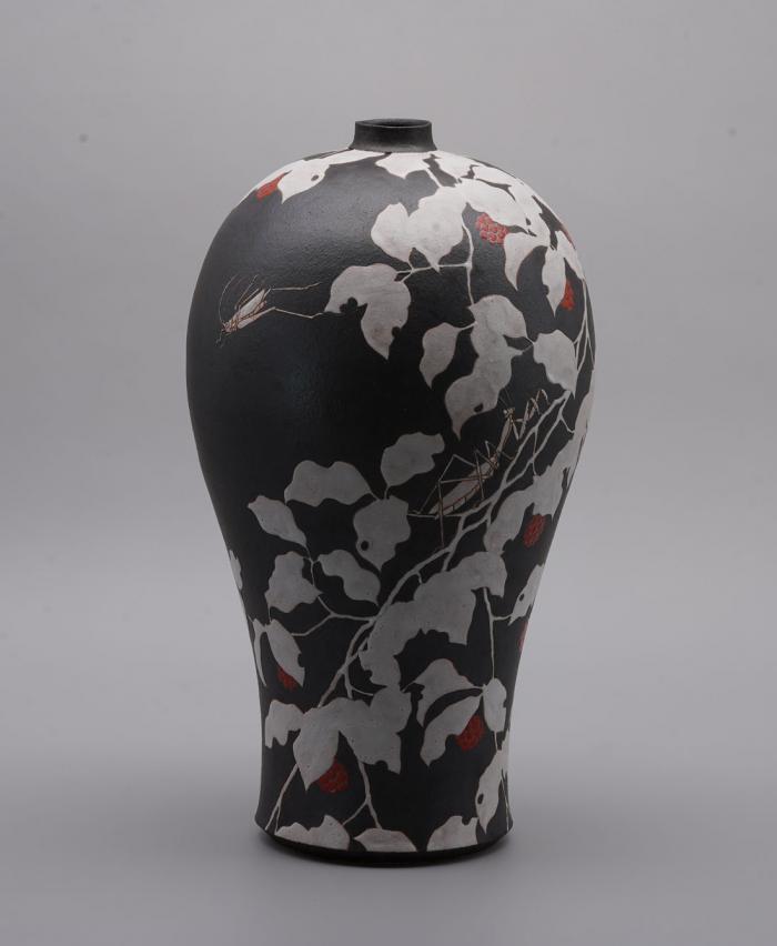 鉄絵掛分釉描大瓶「食物連鎖」