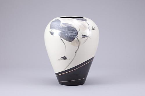 黒絵鳥花文壺