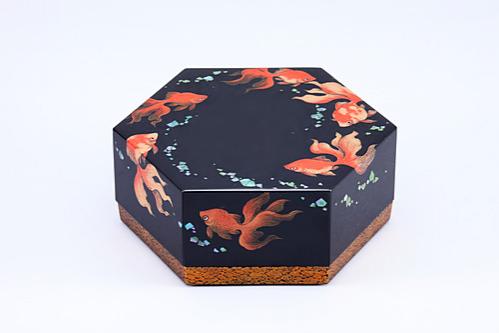 蒔絵六角箱「揺蕩う」